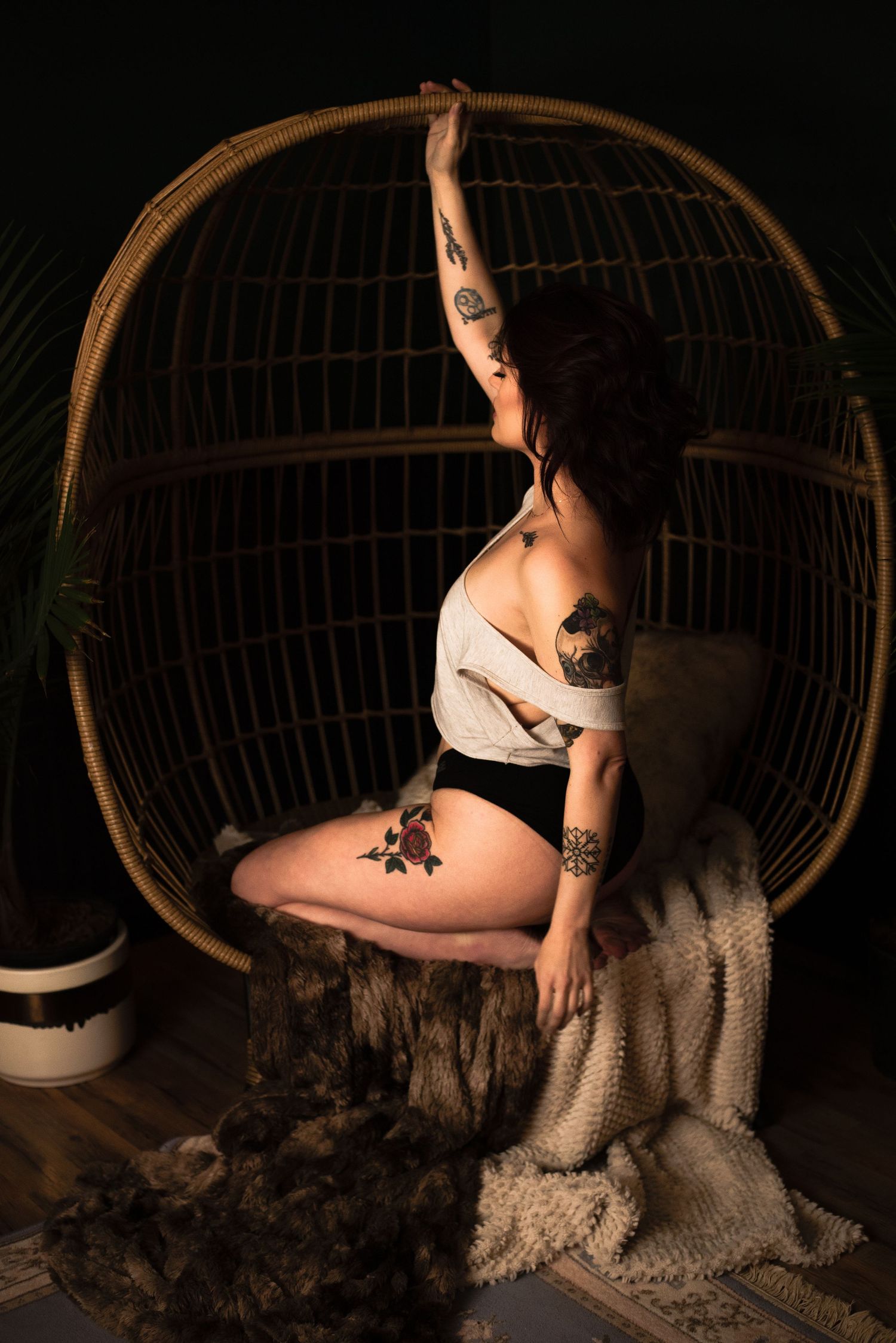Boudoir pose
