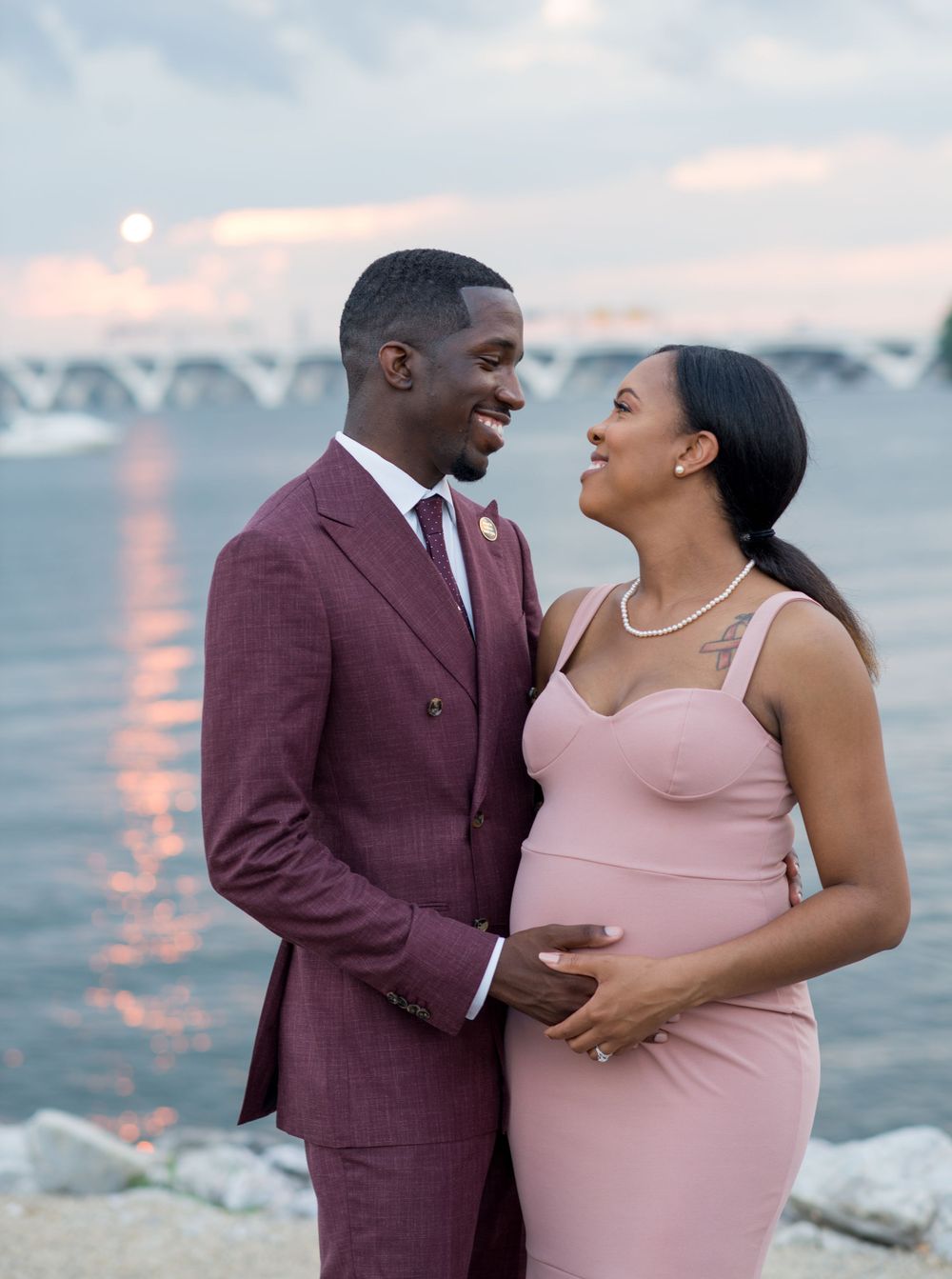 A sunset maternity session at the National Harbor.