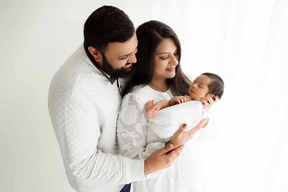 Huntley IL Newborn photographer, family session by the window at Ma.Mi. Photography studio