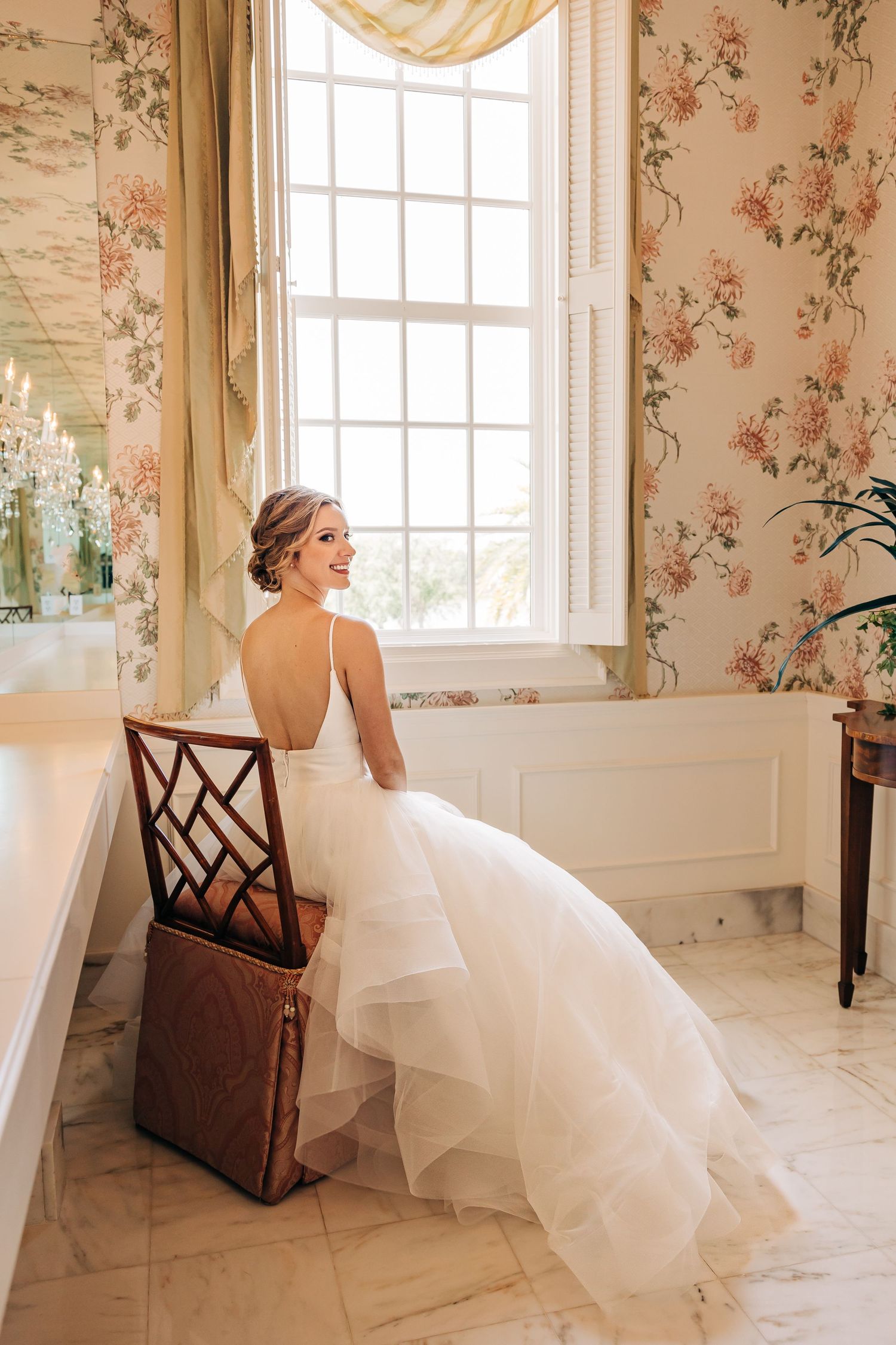 Bride at The Oaks Club in Osprey, FL. Photographed by Sarasota Wedding Photographer Samantha Brown Artistry.