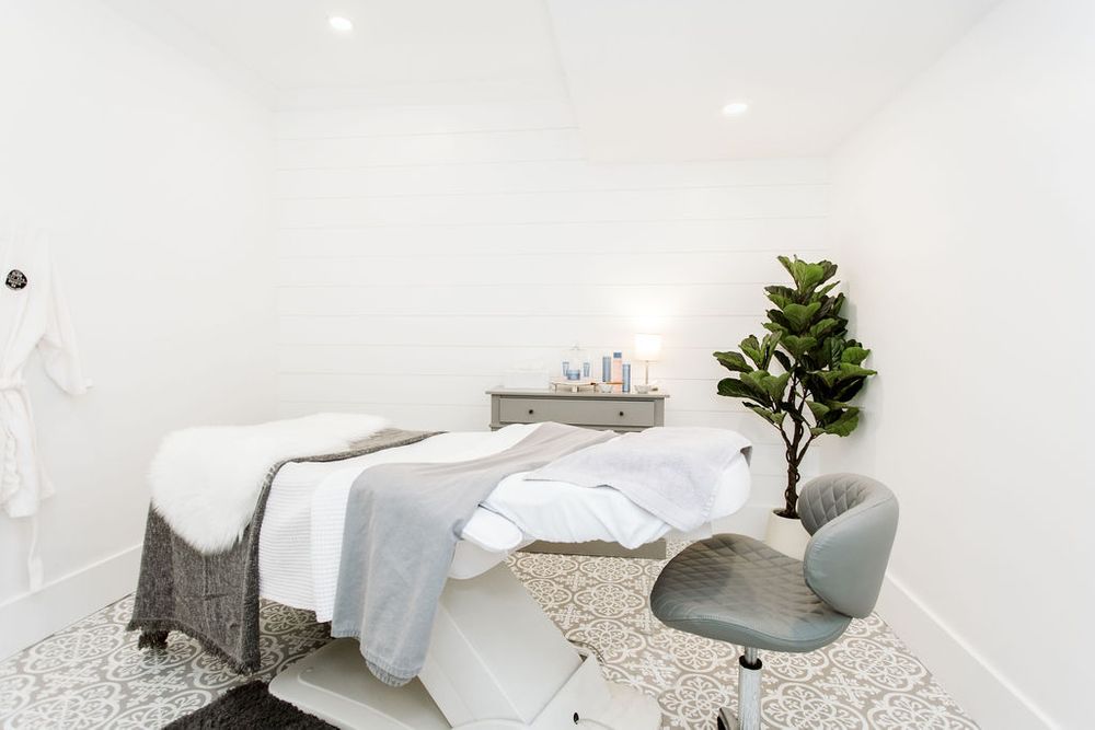 Treatment Room Waxing *& Tinting services Barrie