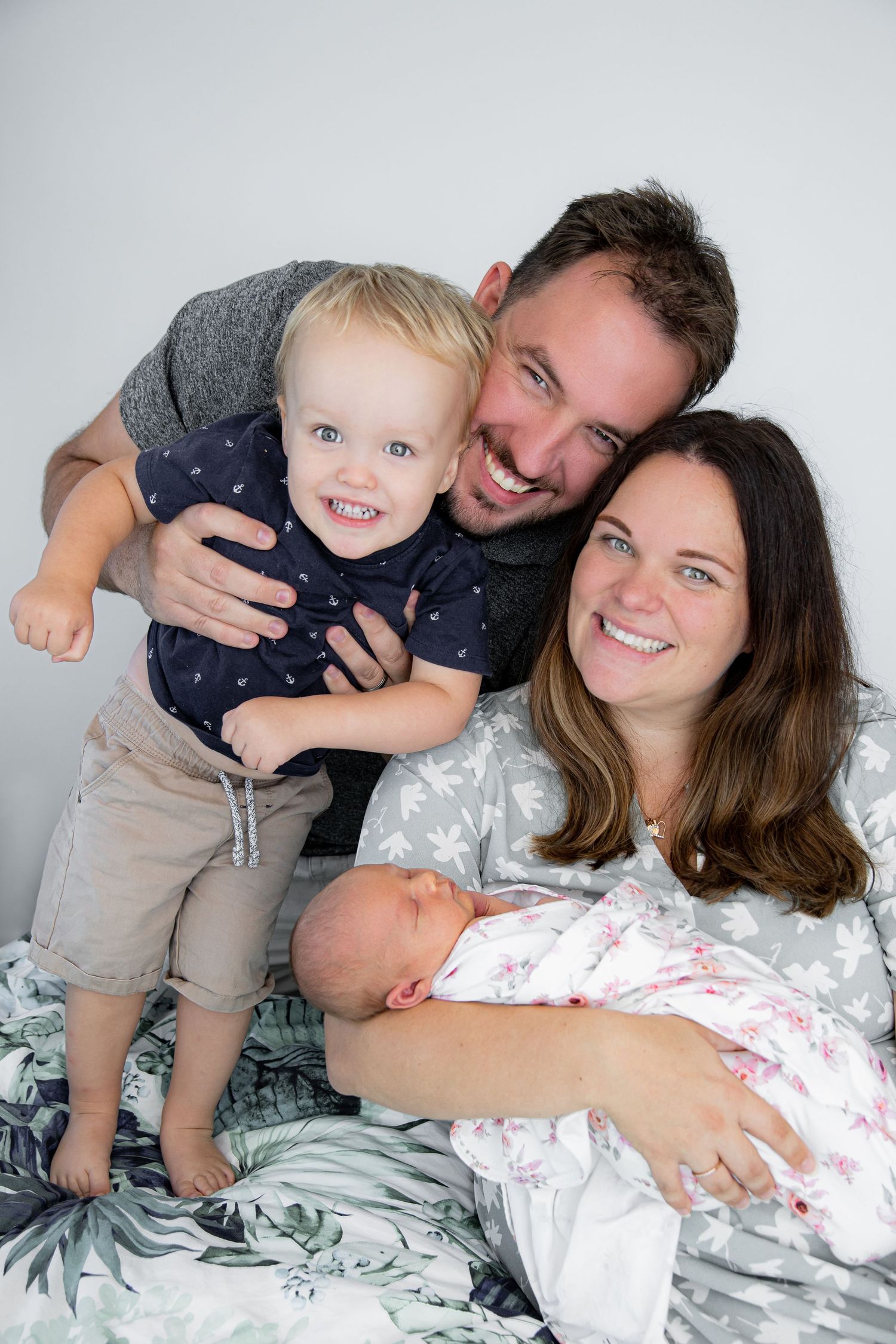 newborn photographer in Fremantle