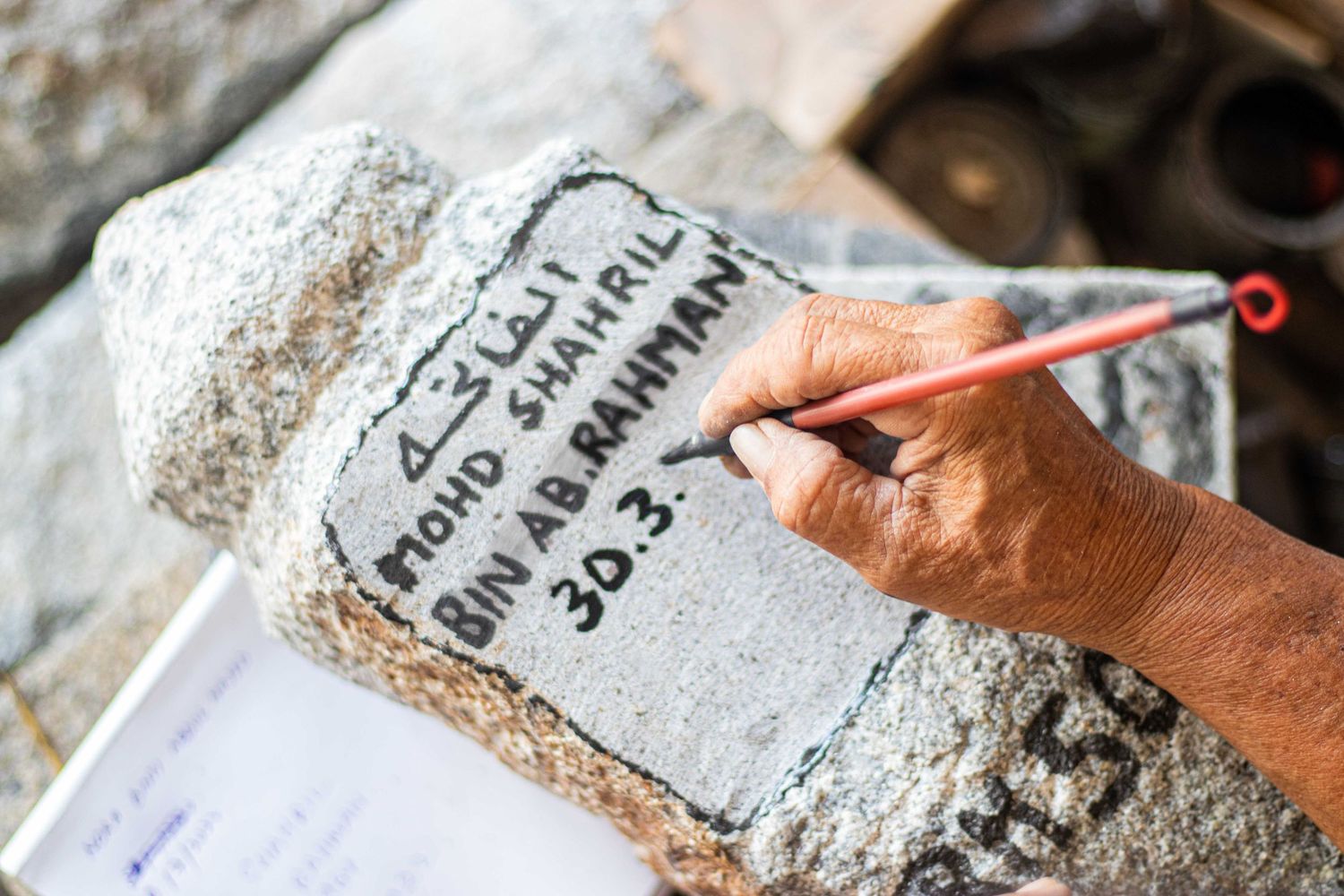 The first step before starting the carving process is to write on the stone with Chinese ink