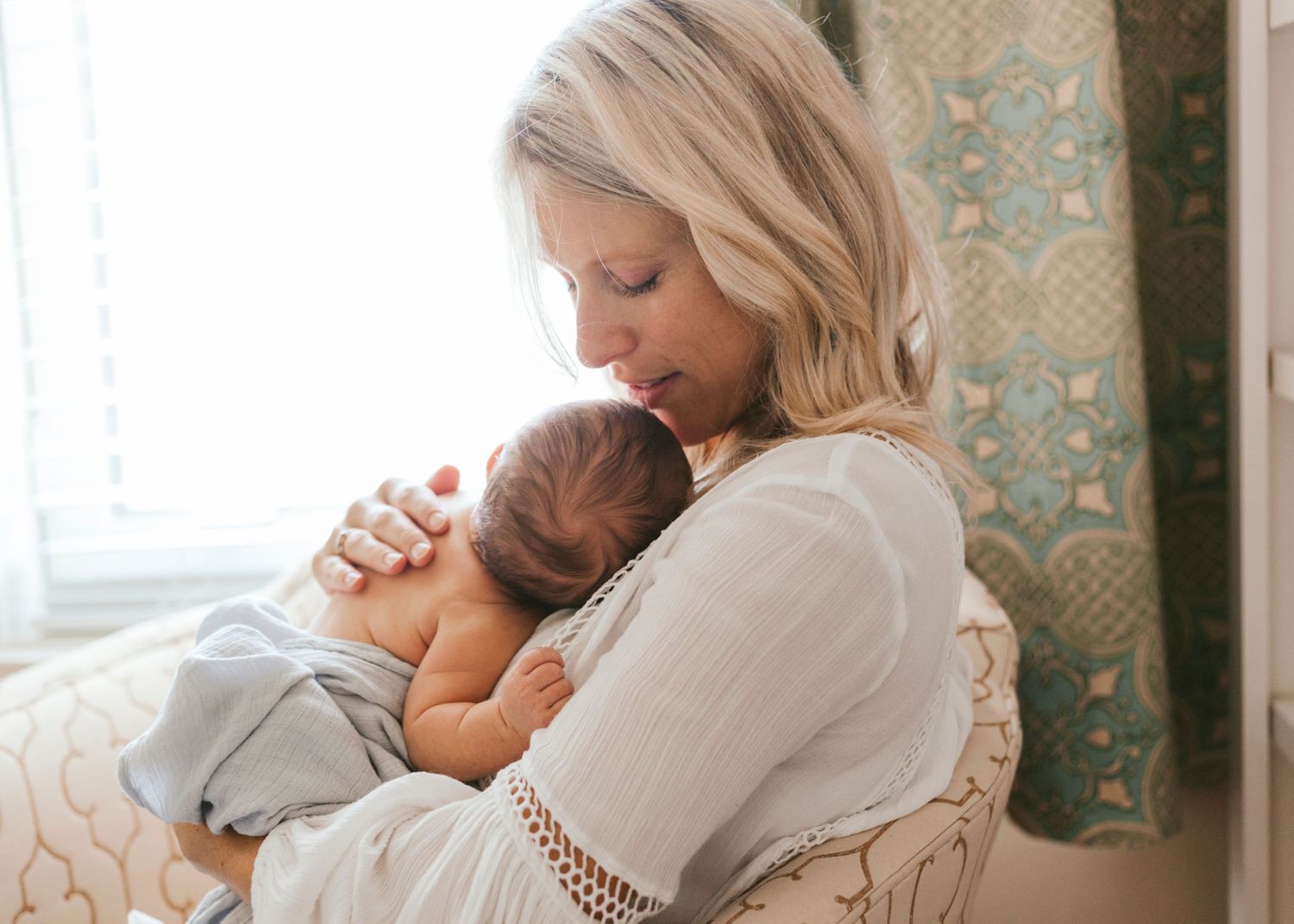 newborn lifestyle photography photo baby motherhood Richmond Virginia Emily Butz M.photo package maternity