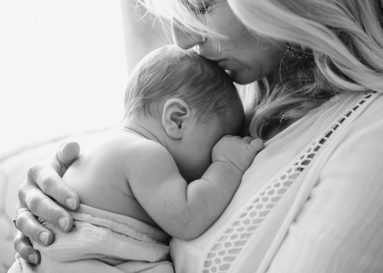 newborn lifestyle photography photo baby motherhood Richmond Virginia Emily Butz M.photo package maternity
