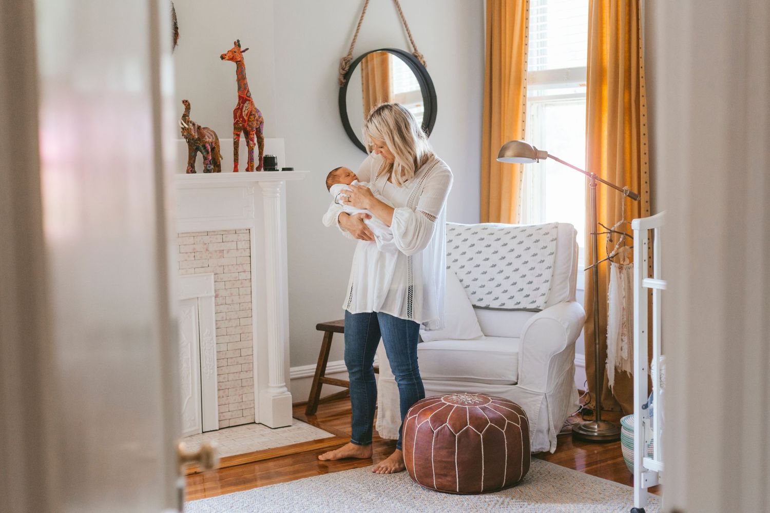 mini family session by Emily Butz of M.Photo in Richmond Virginia spring motherhood