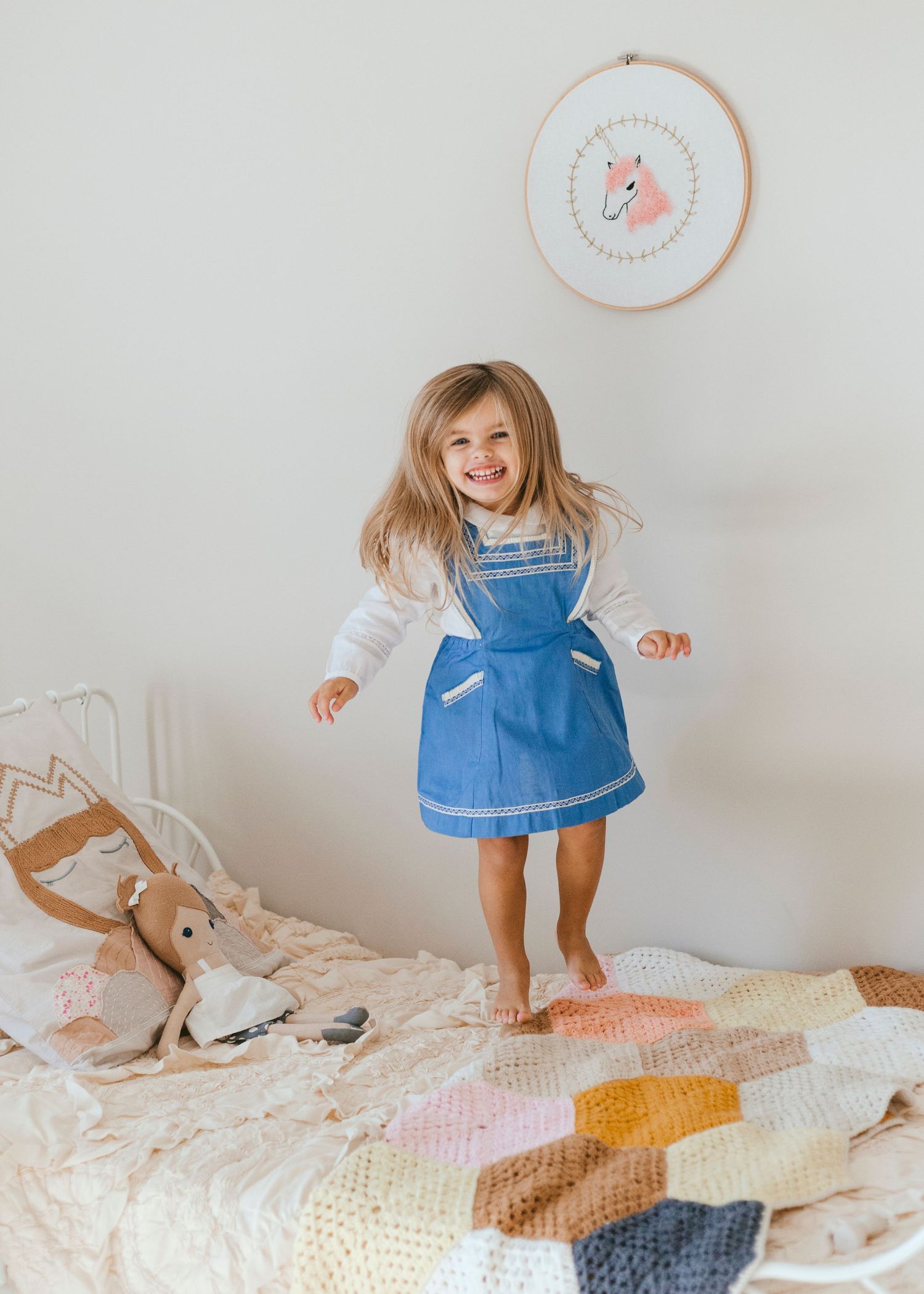 mini family session by Emily Butz of M.Photo in Richmond Virginia spring motherhood
