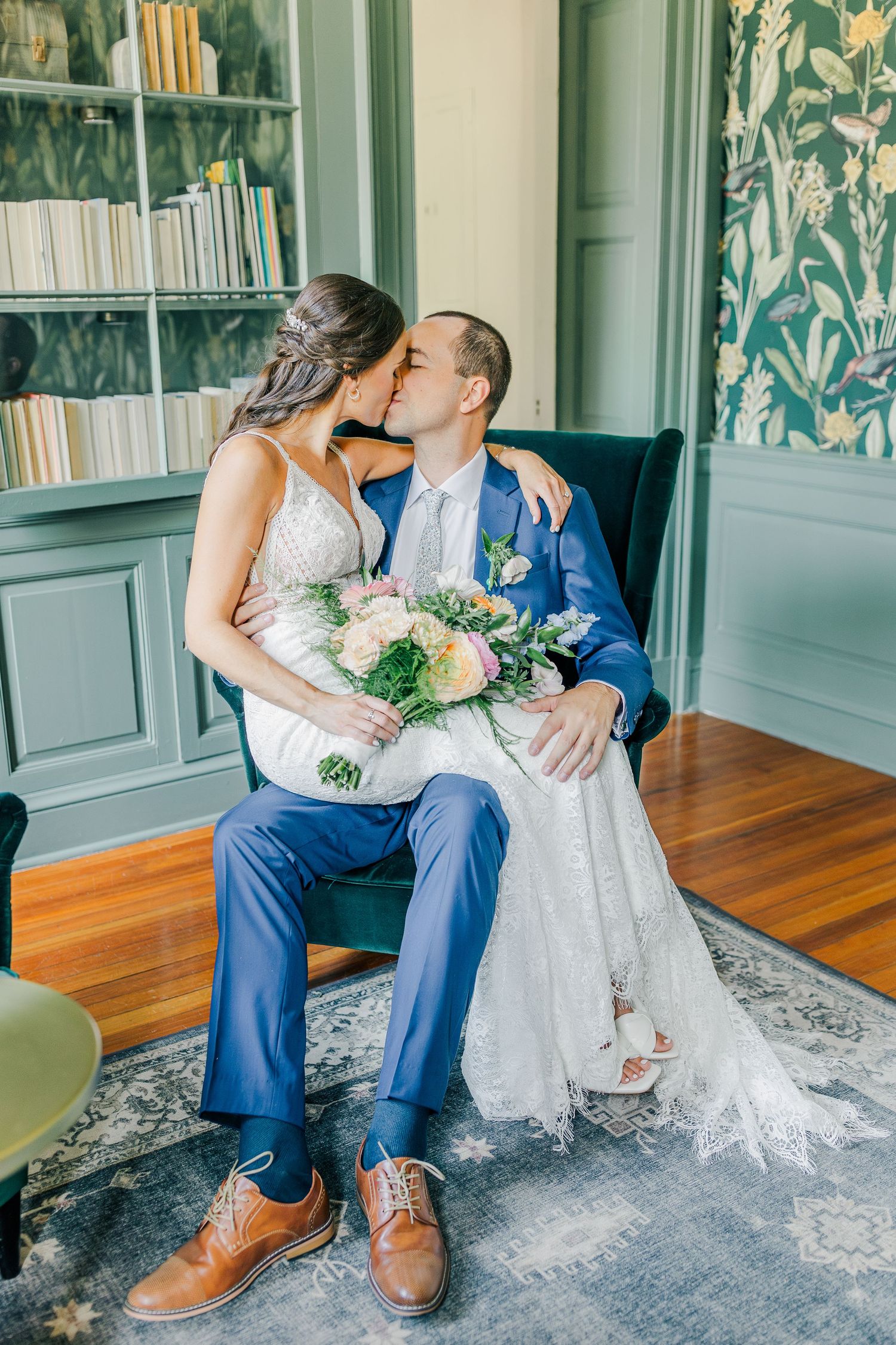 RUST MANOR HOUSE LEESBURG VIRGINIA WEDDING PICTURES BRIDE GROOM