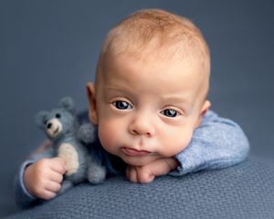 newborn photography ipswich buttons and bows photography baby awake newborn photos prop teddy cute content ipswich