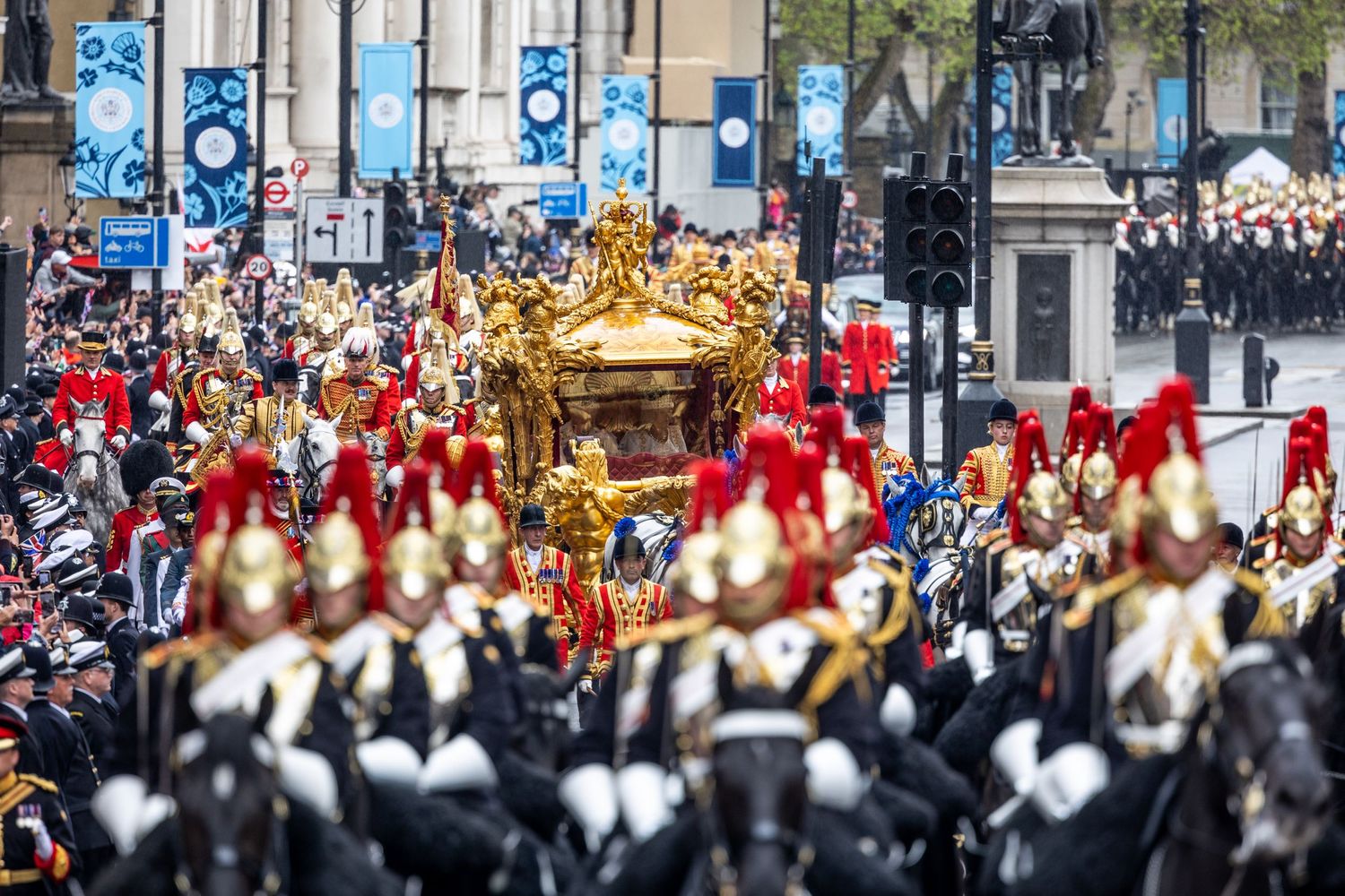 Picture of the King's golden carriage at the coronation
