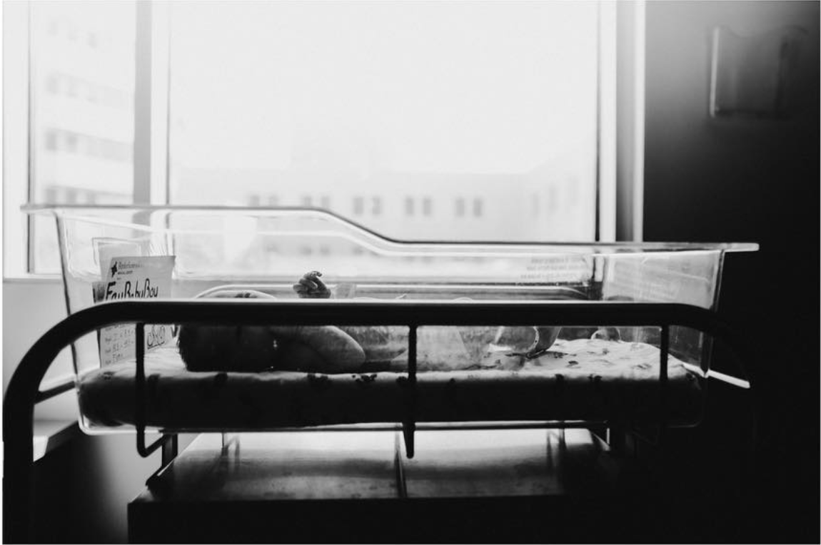 Michigan Based - Motherhood and maternity photographer.