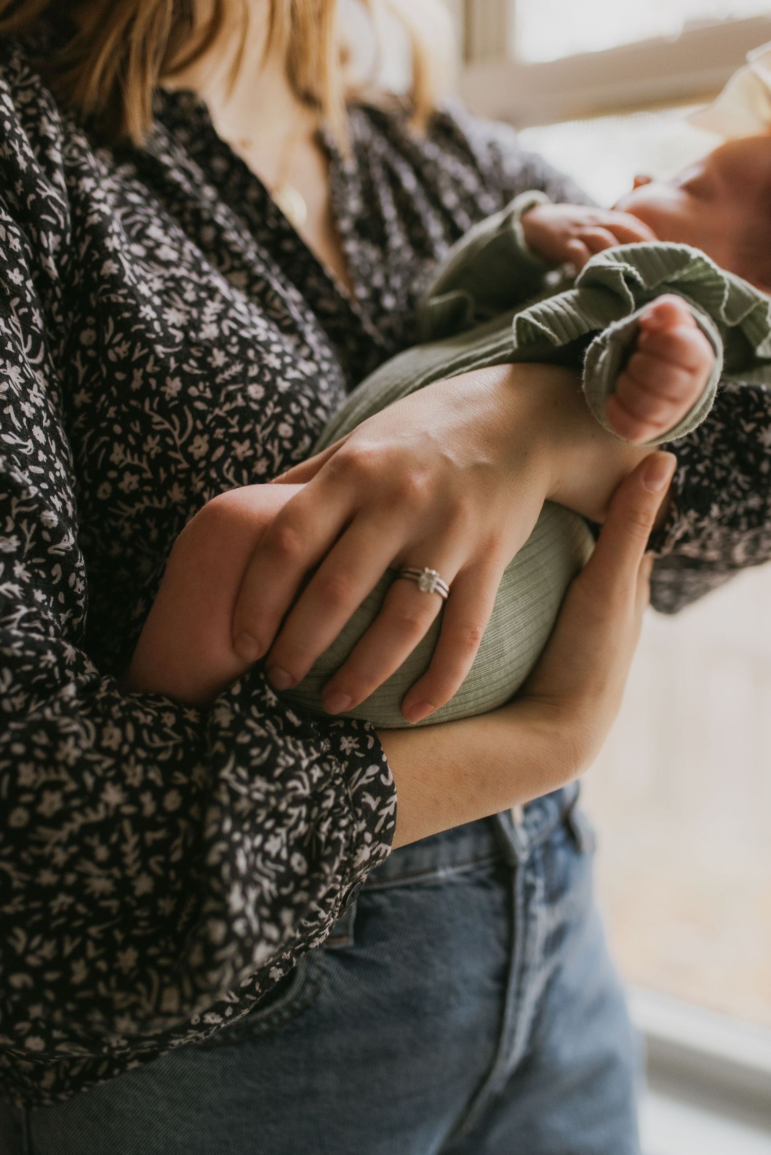 lifestyle newborn photographer offering a calm experience in Knoxville, Tennessee
