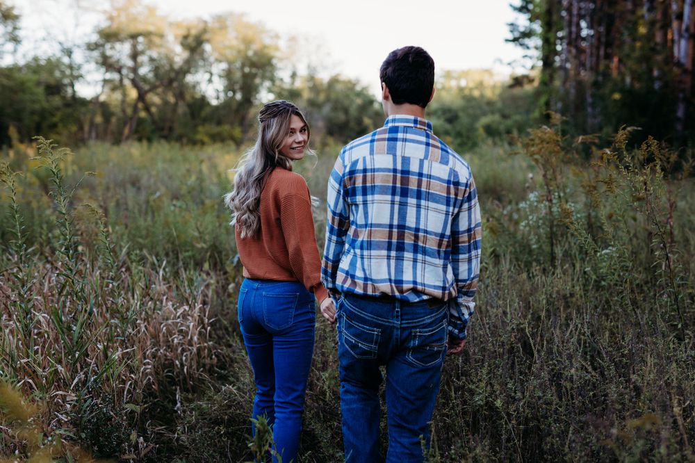 couple photography photo shoot sage and ivy studio Kent park Oxford Iowa midwest corridor Iowa