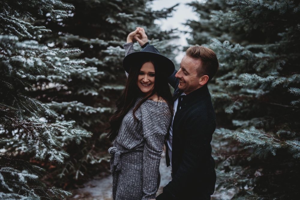 engagement photo, in pine trees