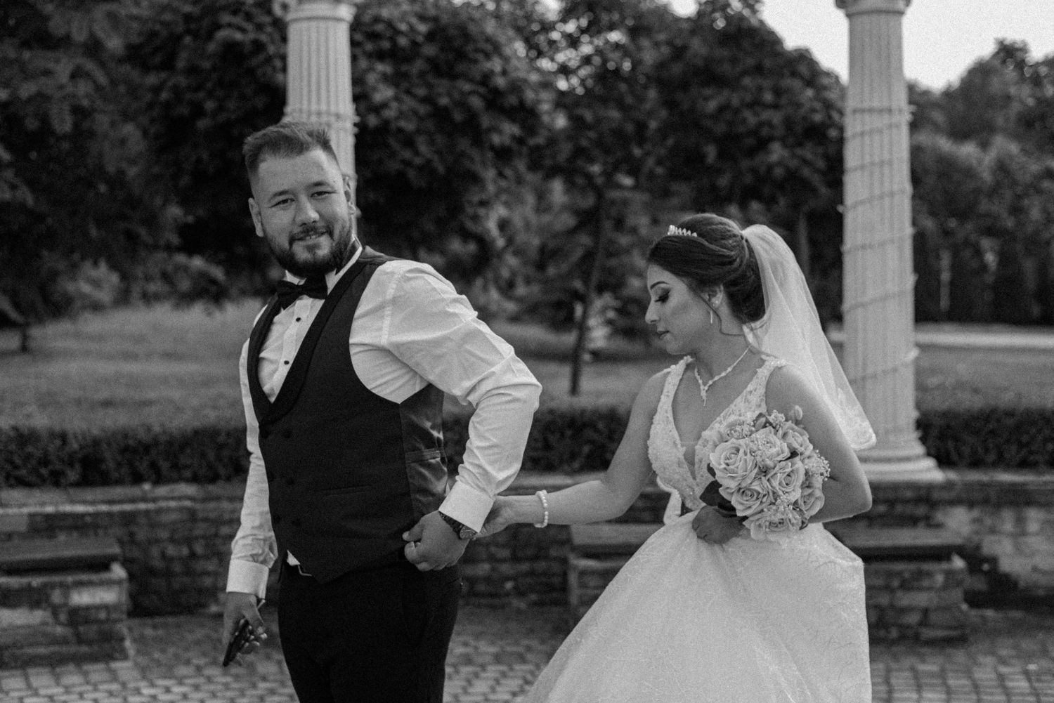 пъуващ сватбен фотофраф, сватбена фотосесия, ритуал, булка, младоженец, влюбени, любов, Русе, традиционна, ритуал снимки