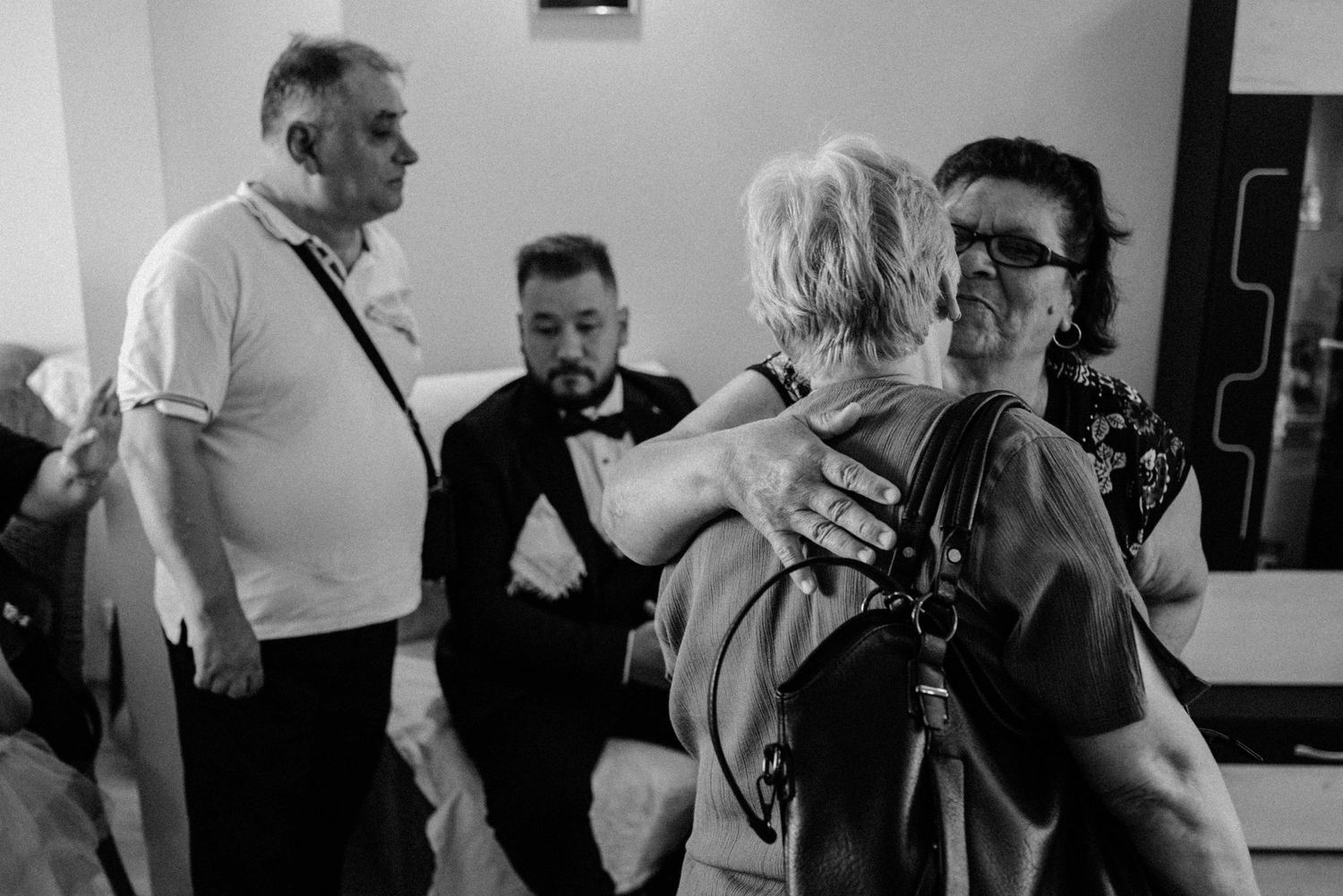 пъуващ сватбен фотофраф, сватбена фотосесия, ритуал, булка, младоженец, влюбени, любов, Русе, традиционна, ритуал снимки