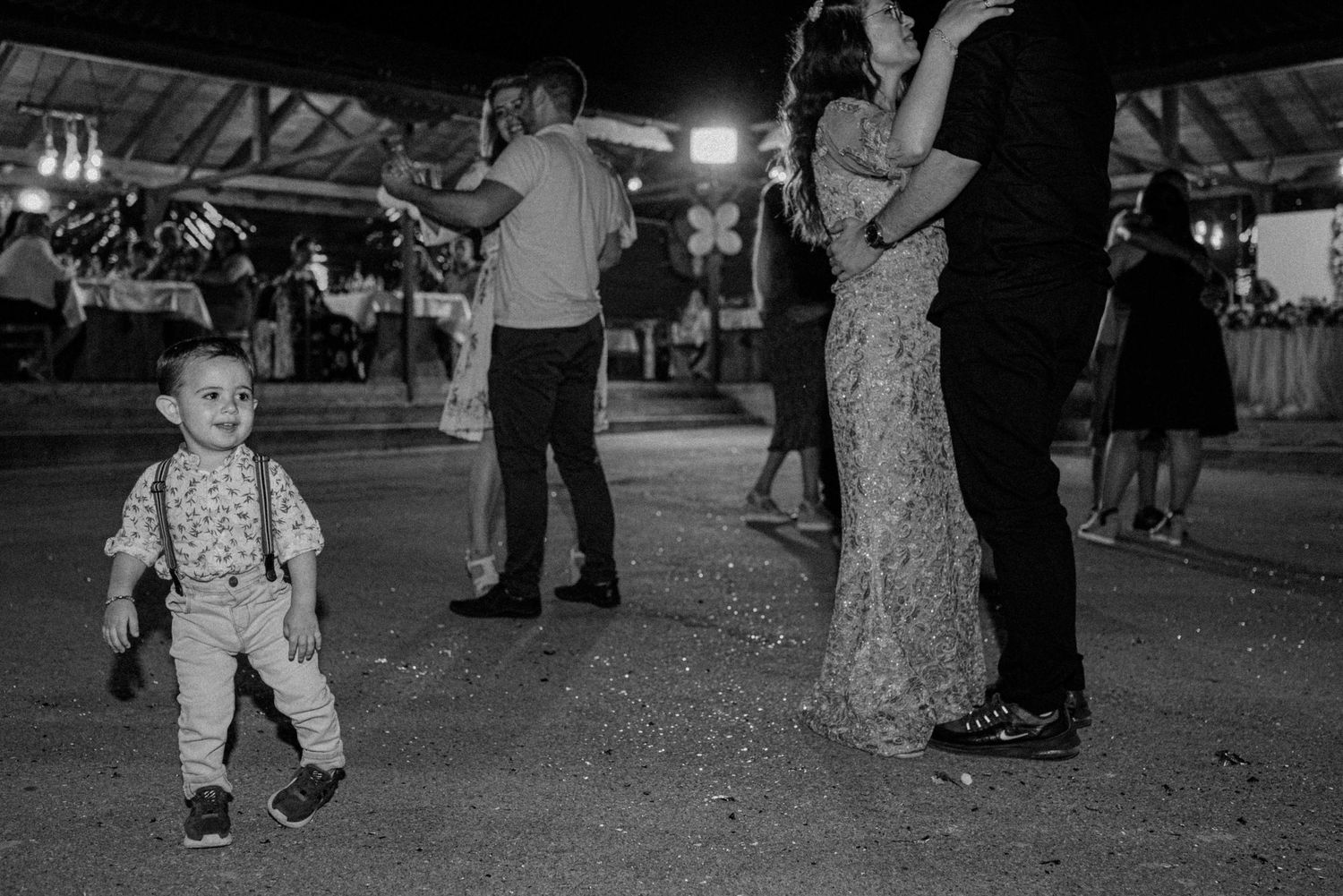 заснемане, природа, пъуващ сватбен фотофраф, сватбена фотосесия, ритуал, булка, младоженец, влюбени, любов, Русе