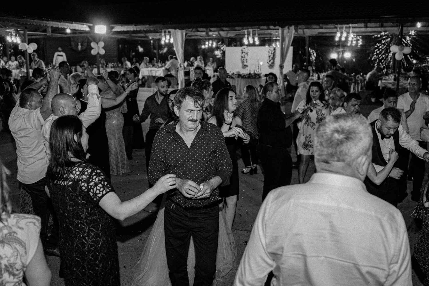 заснемане, природа, пъуващ сватбен фотофраф, сватбена фотосесия, ритуал, булка, младоженец, влюбени, любов, Русе