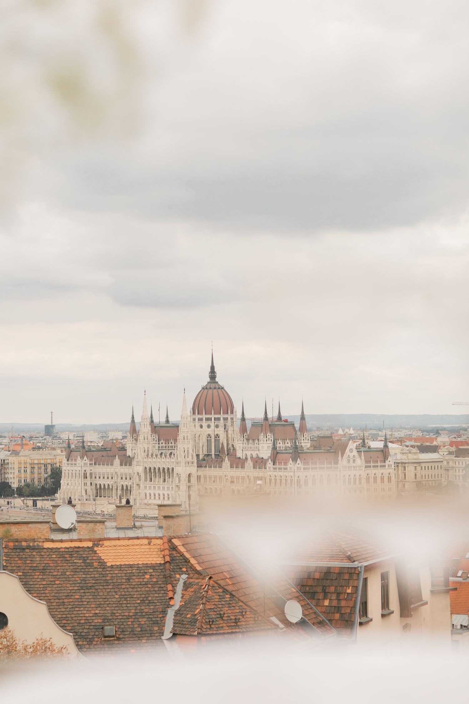 arany-bastya-views-over-budapest-romantic-wedding-venue-with-panorama-of-danube-parliament-and-cityscape.jpg