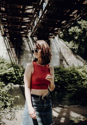 Frau mit Sonnenbrille Urban
