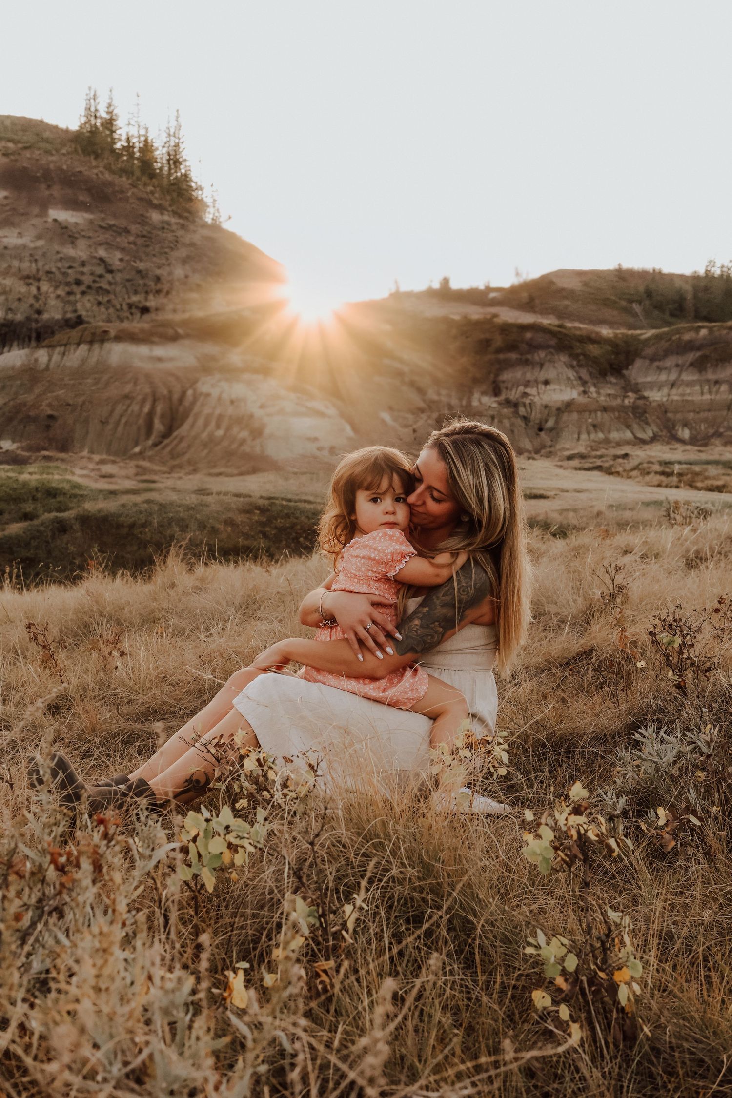 Calgary Maternity Photographer | YYC Outdoor Maternity Sessions | Natural Light, Lifestyle & Family Photography in Alberta & Surroundings