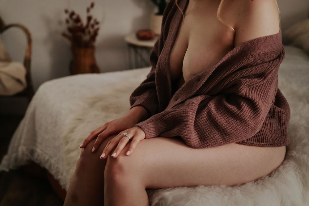 Sensual and Cozy Boudoir to encourage confidence and heal body image in Omaha, Nebraska by Erin Bard Boudoir