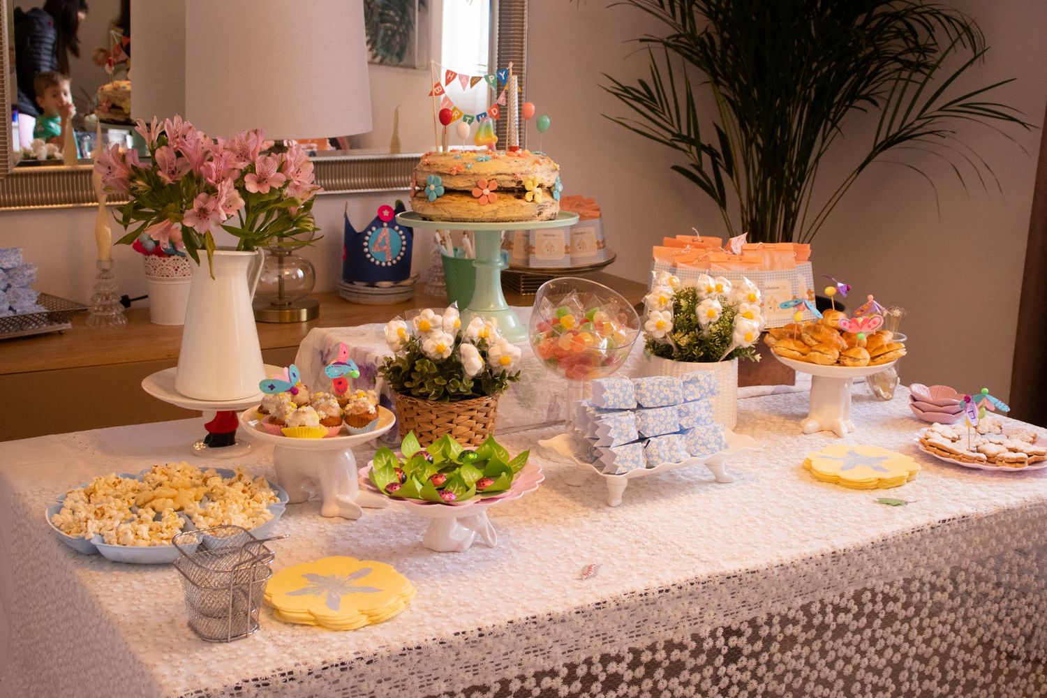 mesa de fiesta infantil decorada