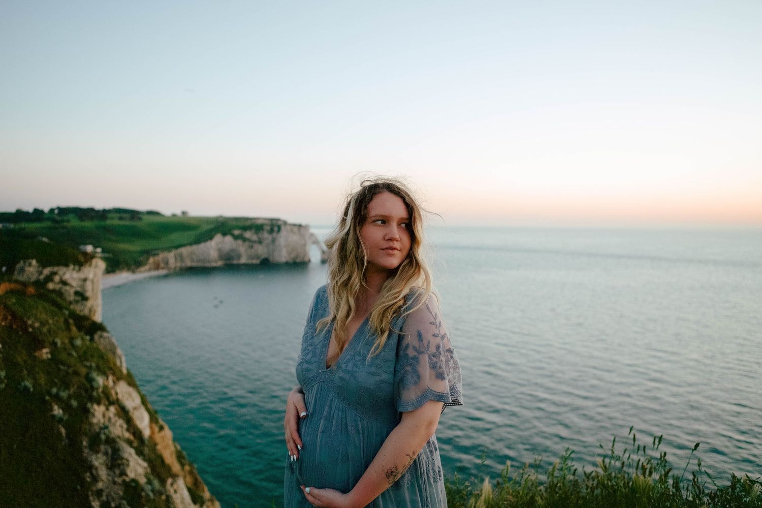 Cliffside maternity session in California ocean viewCalifornia Couple, Elopement, Family, Maternity, Newborn, and Lifest