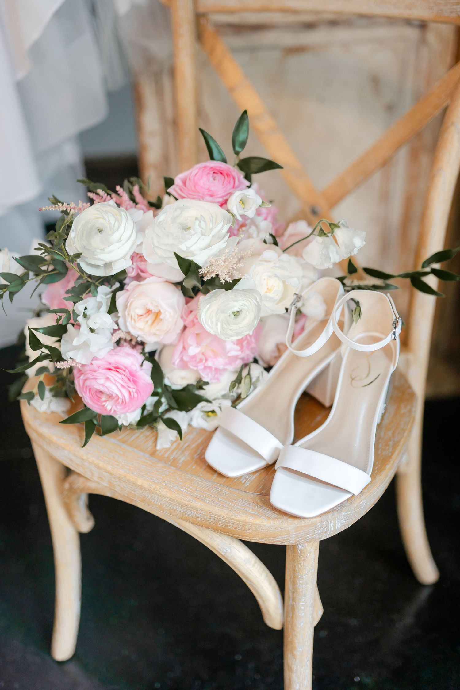 Cushing Field House Holly Michigan Wedding Photographer Katie Gibbons Photography