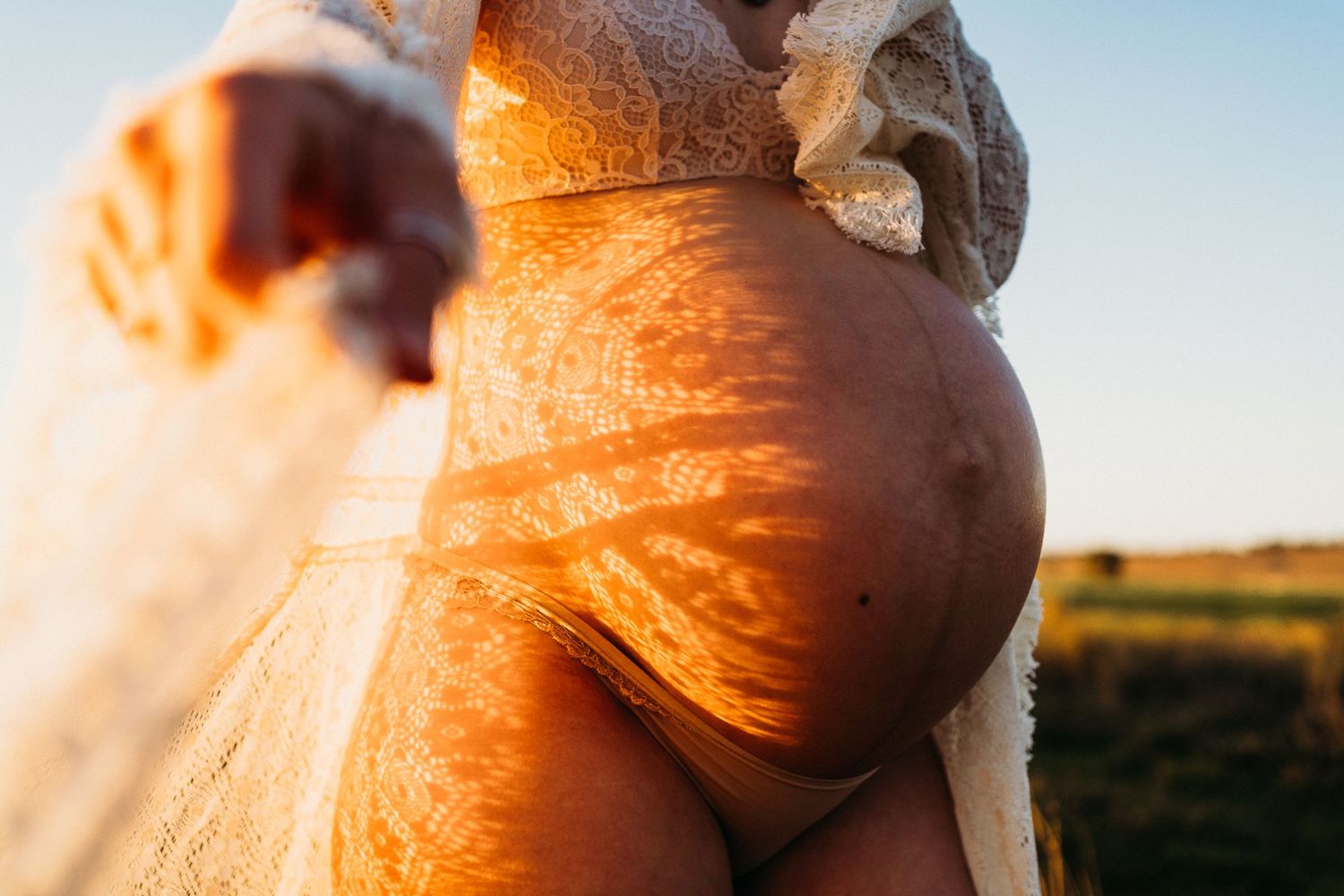 PORT HEDLAND MATERNITY NEWBORN FAMILY MOTHERHOOD PHOTOGRAPHER