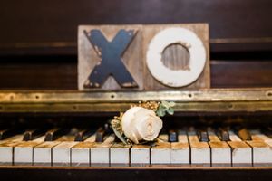Decorative XO letters displayed on a vintage piano keyboard at a wedding venue.Middle TN wedding photographer