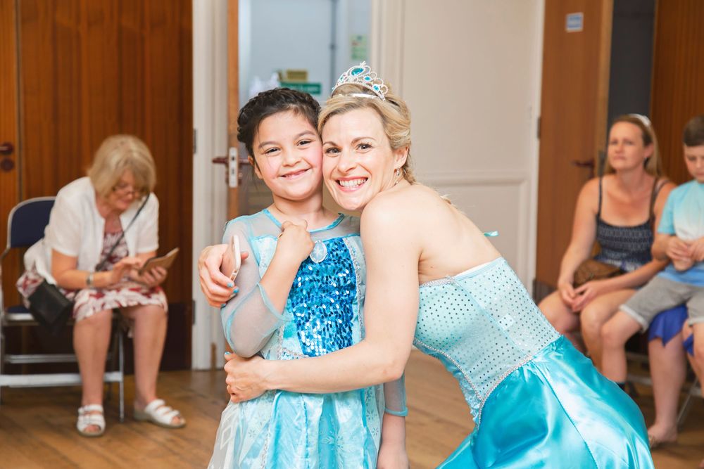 Family in frozen themed fancy dress
