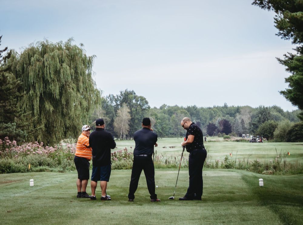 Activité de réseautage lors d'un tournoi de golf corporatif sur la Rive-Sud de Montréal.