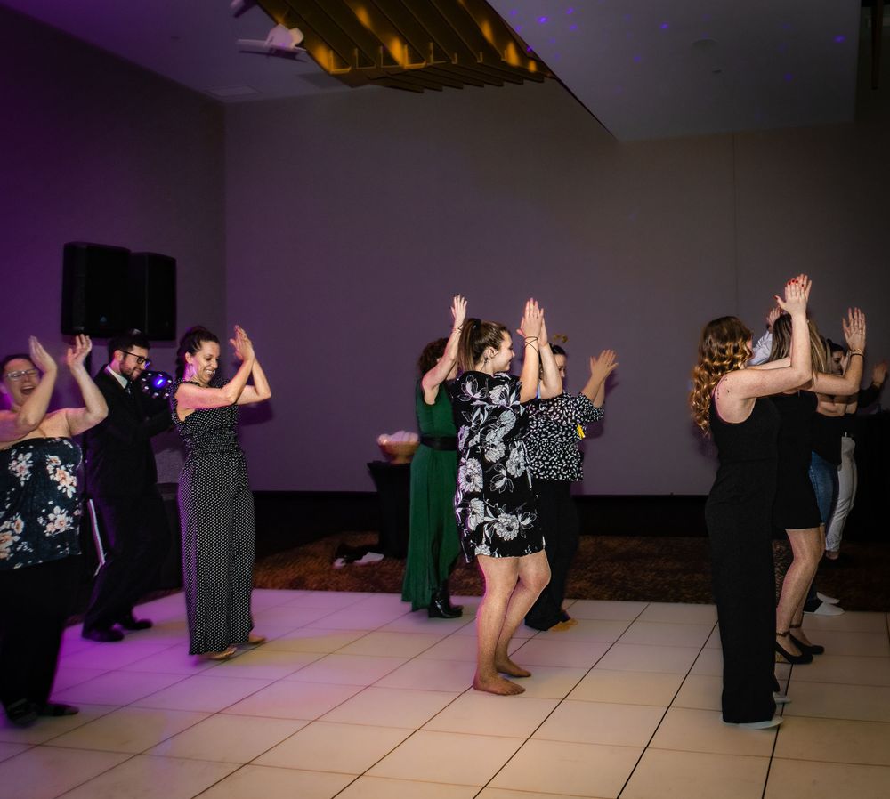 Ambiance festive et piste de danse lors d'un événement corporatif à Brossard, prise par une Photographe événementiel