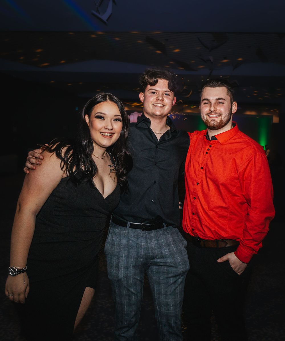 Photographe événementiel capturant des invités lors d'un gala à Montréal.