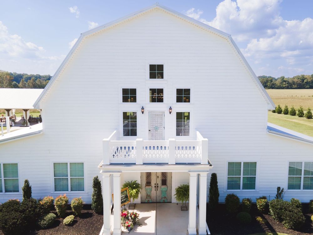 Ceremony, engaged, wedding photographer, Huntsville Alabama, wedding venue, wedding florist, Harvest Hollow, bride