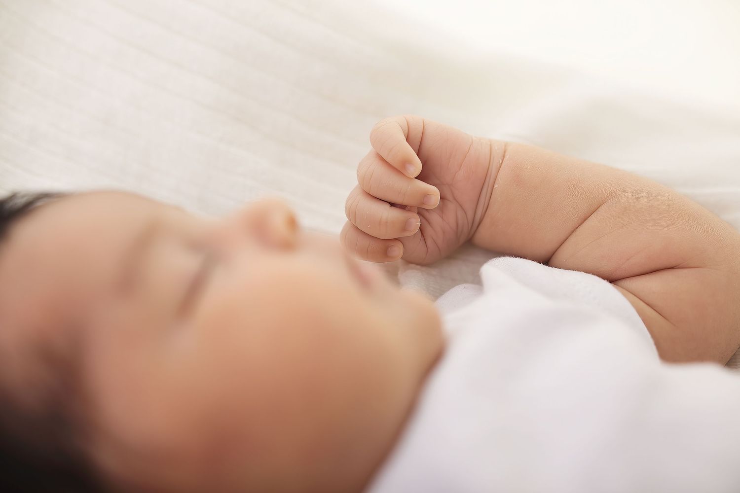 Sara Prue Photography- Creating timeless newborn portraits.