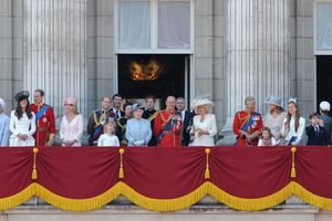 The Royal Family on the balocny of Buckingham Palace.