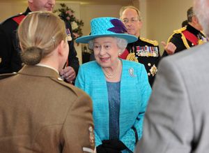 The Queen meets soldiers at Windsor.