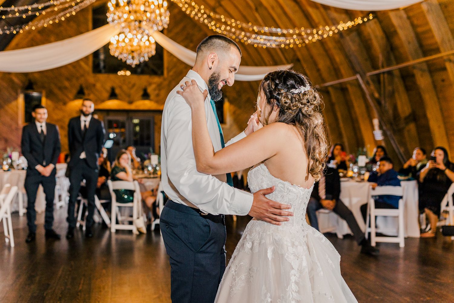 SWEENEY BARN VIRGINIA WEDDING PICTURES