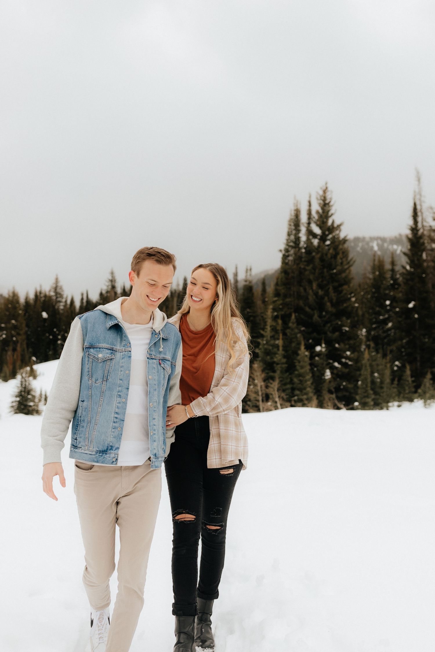 Couple walking towards the camera in snowy mountains