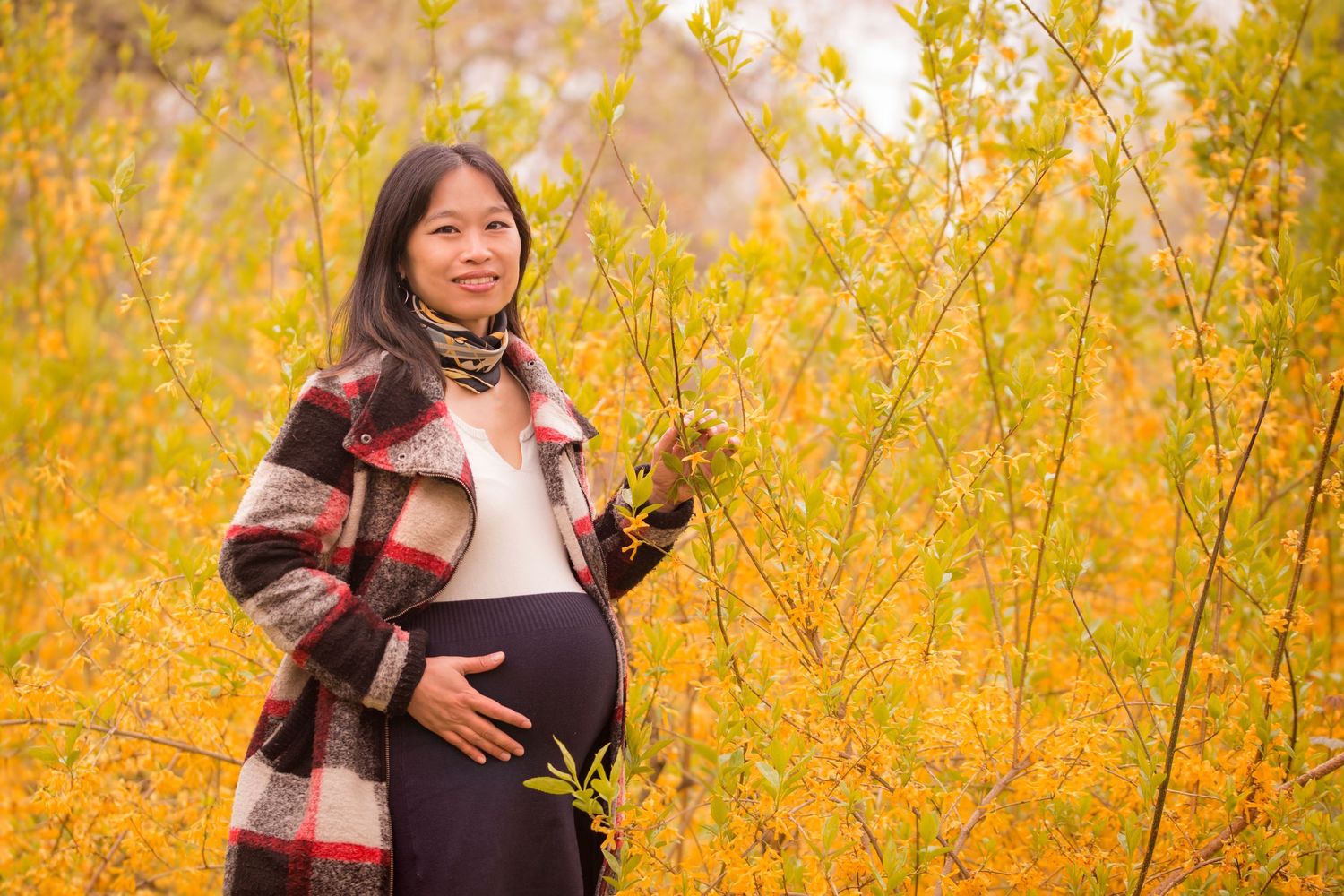 Outdoor pregnancy photography Vienna