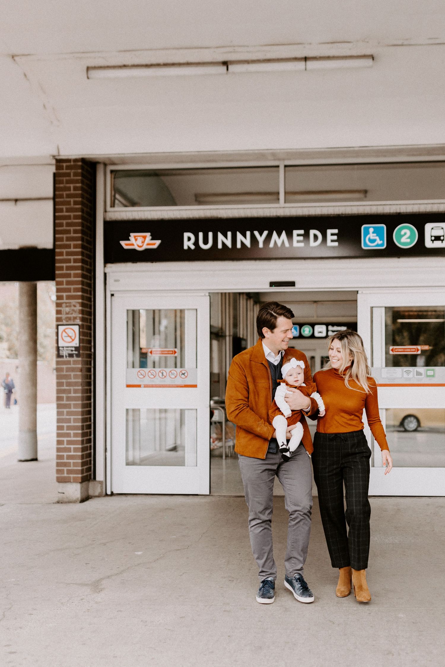 fall family photography candid toronto downtown bloor west
