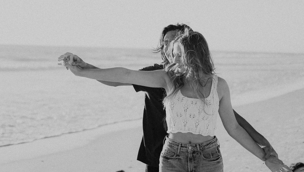 WHAT TO WEAR FOR ENGAGEMENT PHOTO SESSION IN TAMPA FLORIDA