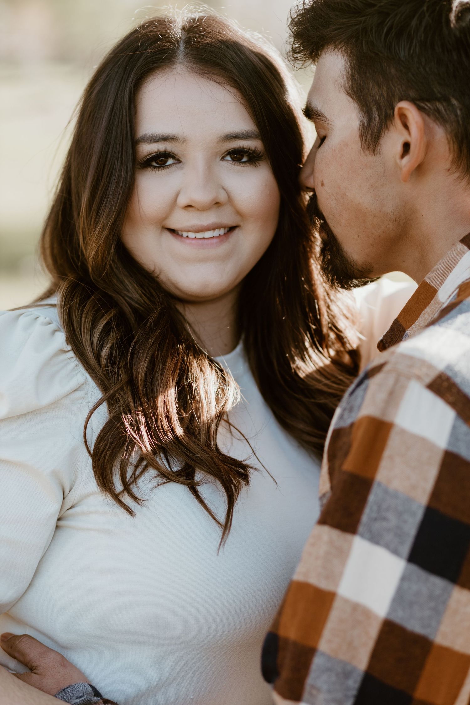 dad loving on mom photography