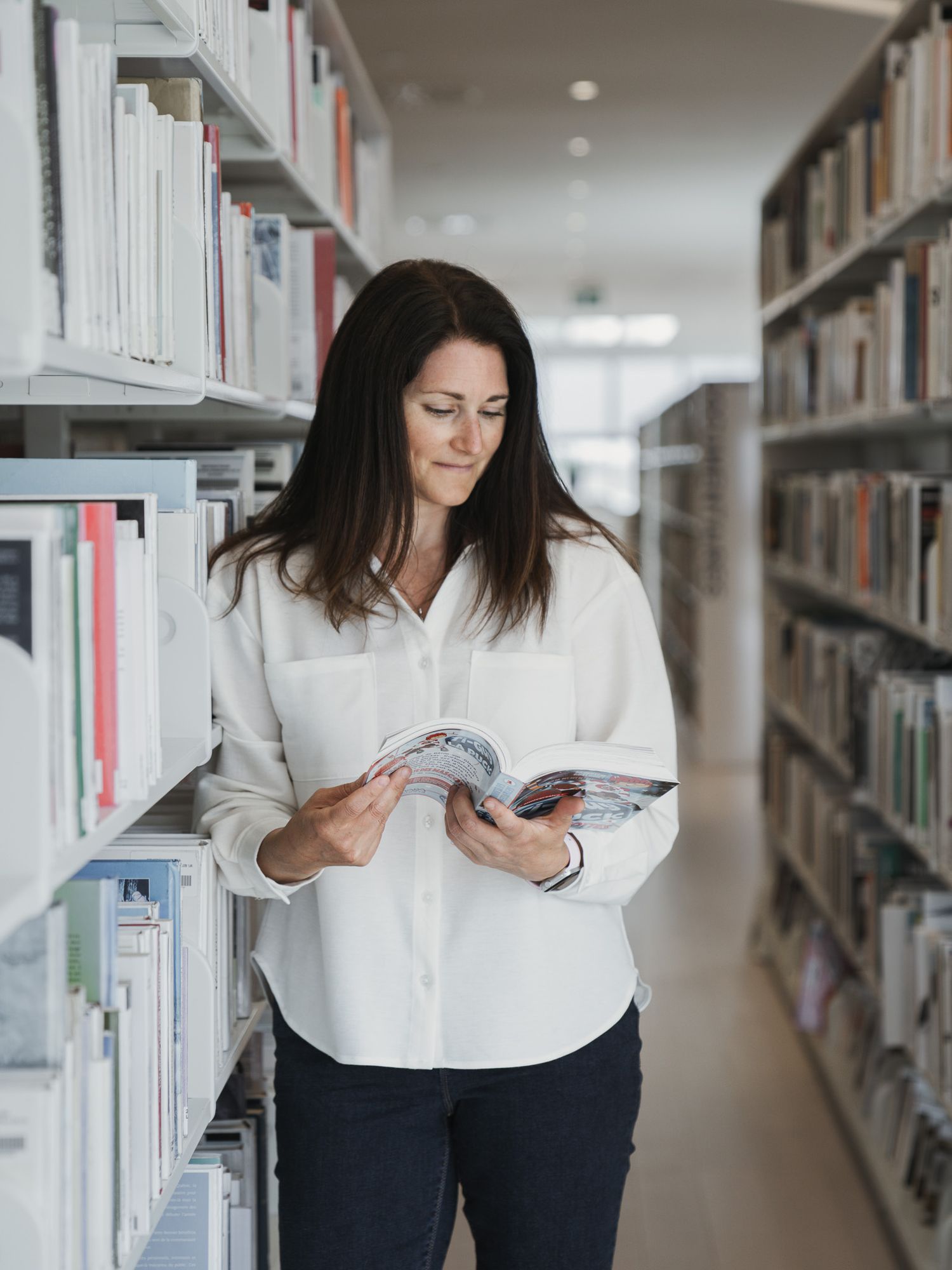 Photographie Geneviève Guilbault auteure littérature roman jeunesse livre bibliothèque Gaelle Tremblay
