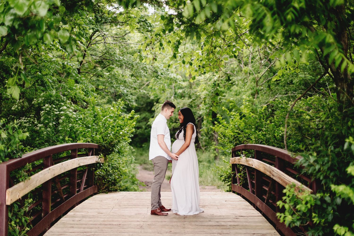 kansas city maternity photography couple on bridge