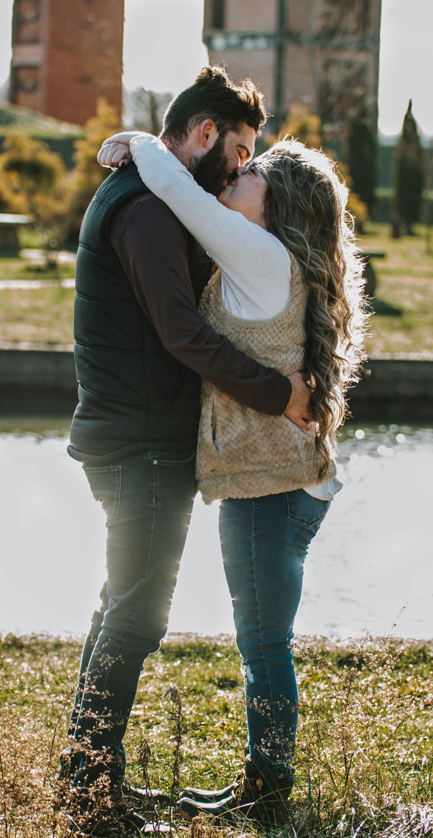 couples session at Ariel Foundation Park in Mount Vernon Ohio