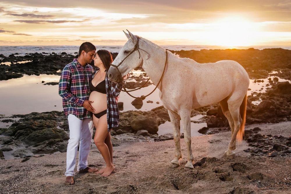 Avellanas beach maternity photographer