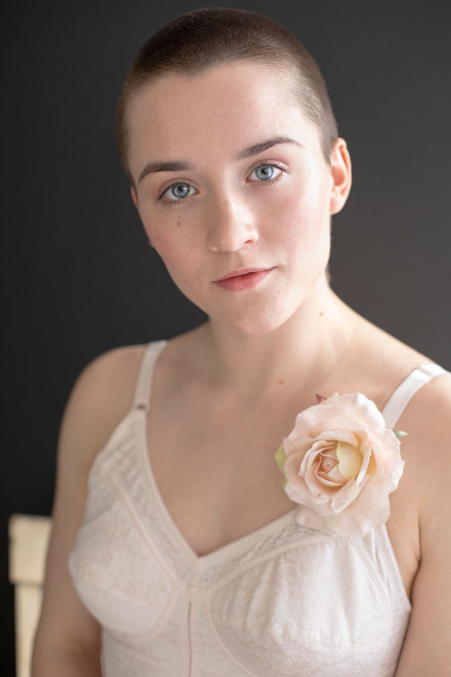 sincere, natural light, blue eyes